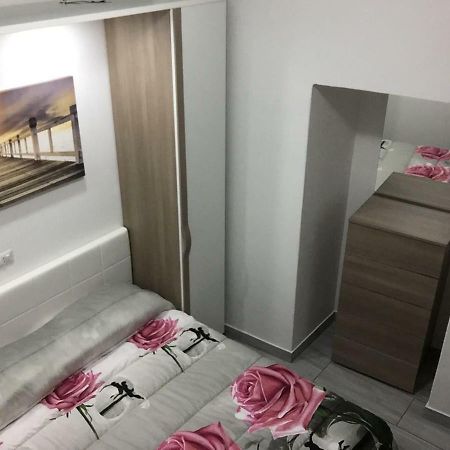 Apartamento Alloggio Tulipano Acerra Exterior foto